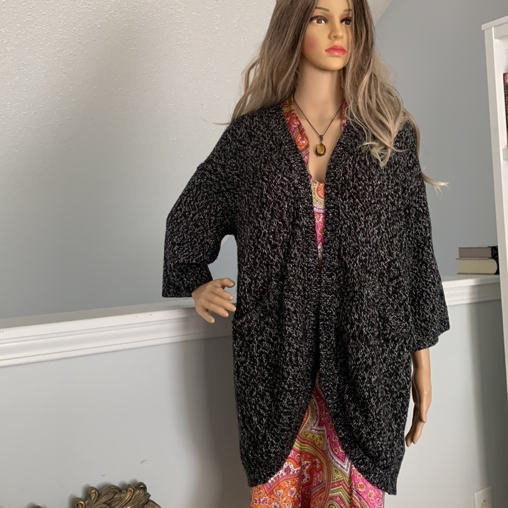 H&M open knit maxi cardigan size Small‎ pockets black white